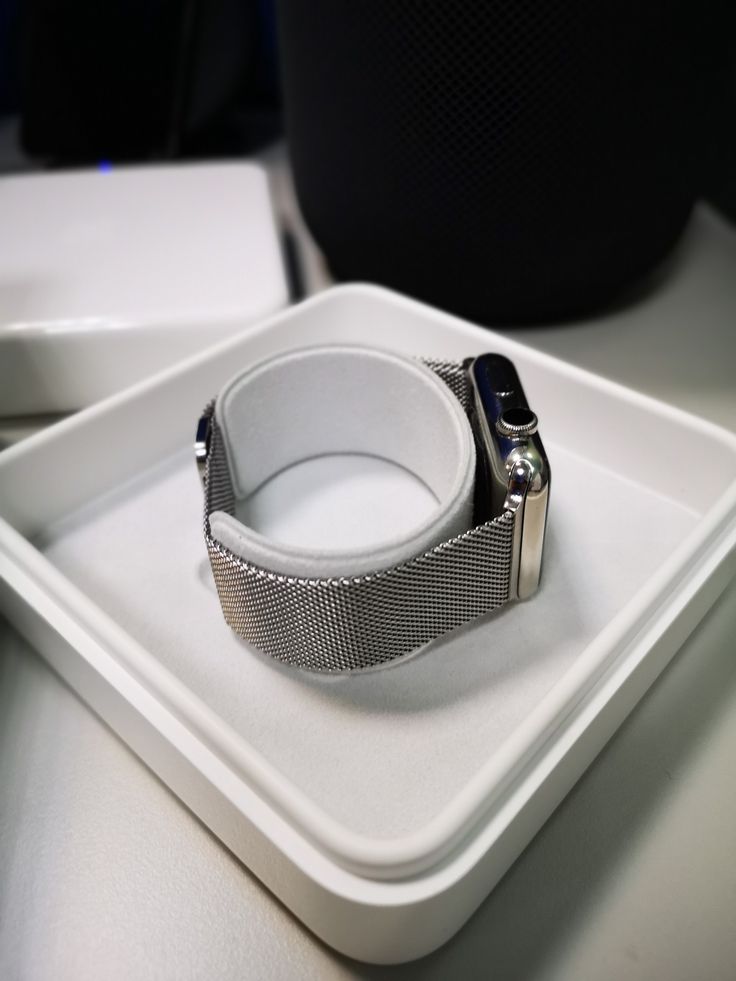 Smart watch with Stainless Steel Milanese Loop